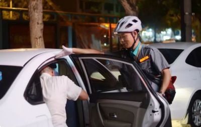 酒后尋代駕遇尷尬 兩小時無果，車主坦言“他們連車都不想上”